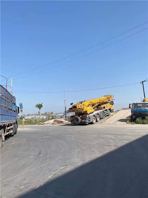 通川区25吨吊车的租赁价格大概是多少？