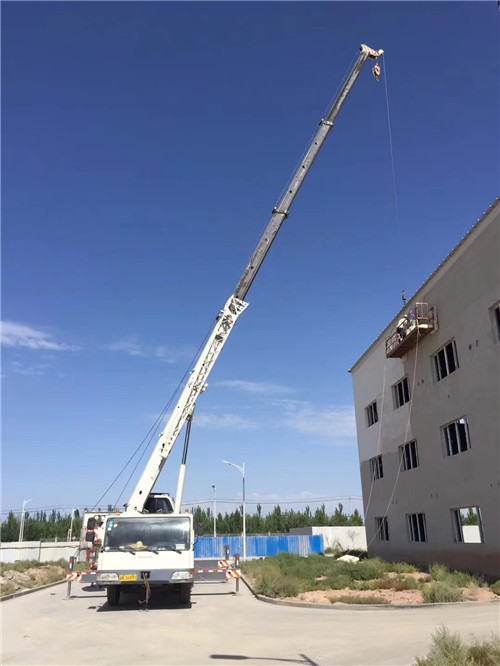 通川区“轻装强干”—— 吊车的 “轻量化臂架” 技术